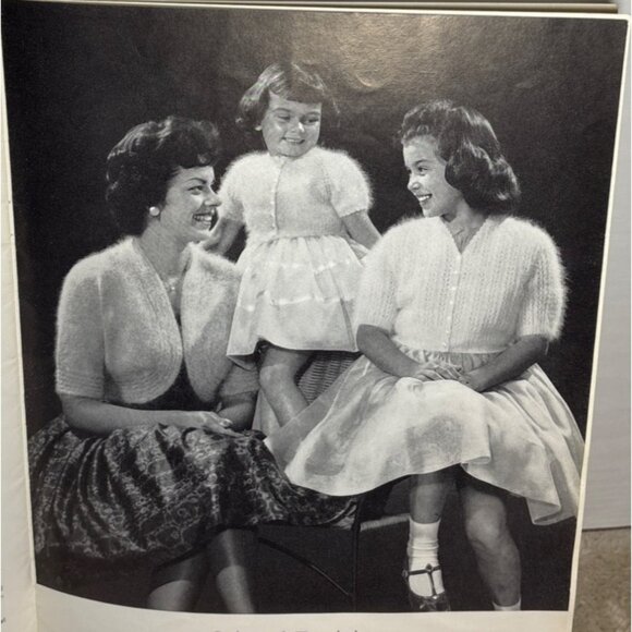 Vintage Beehive Angoras Knitting Pattern Booklet By Patons & Baldwins - Picture 6 of 6